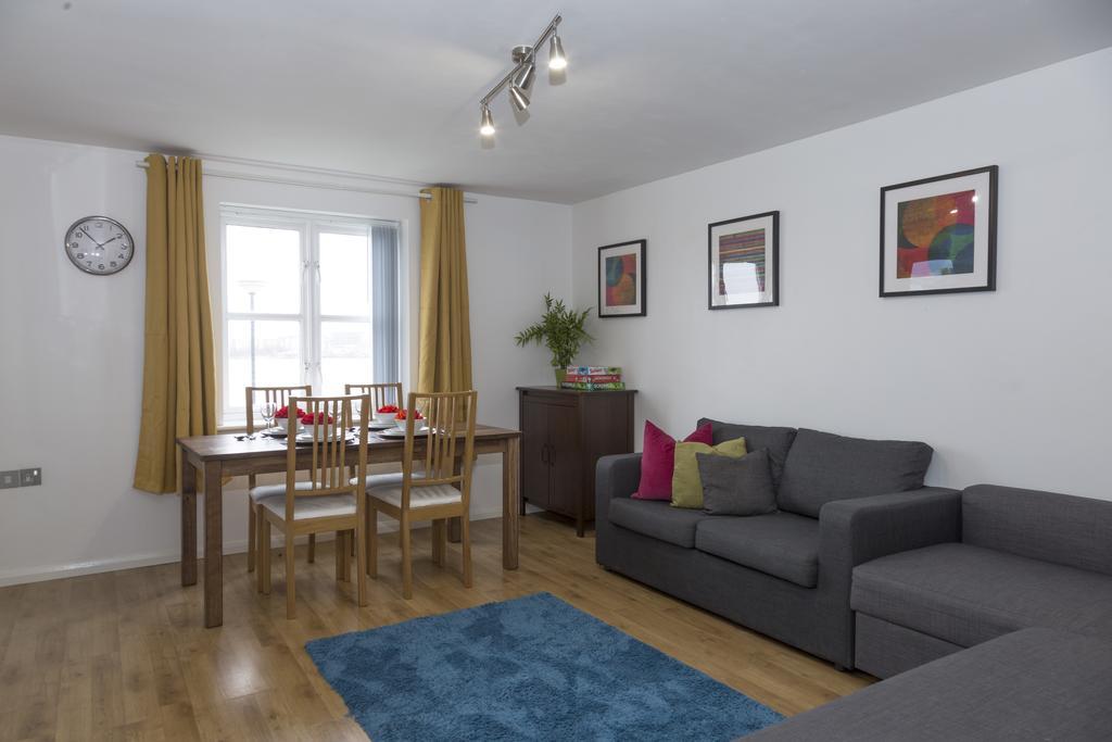 Quiet Riverside Apartment London Exterior photo